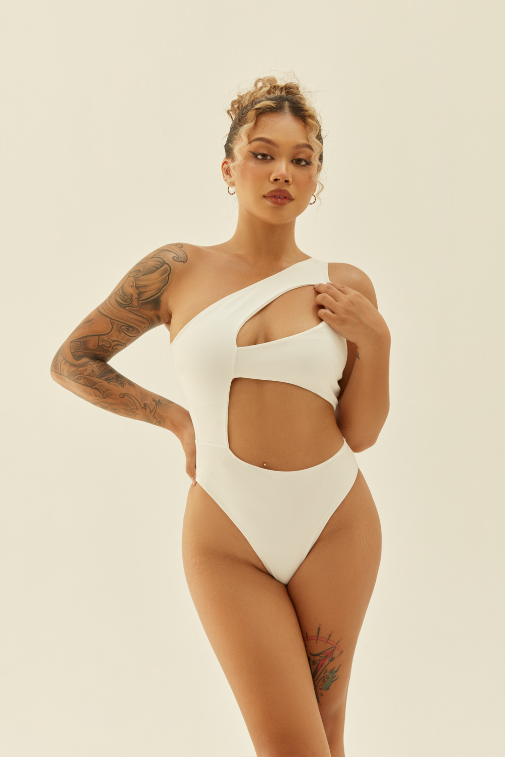 Đồ Bơi Liền Thân Cut Out Ngực Claudia Daphale