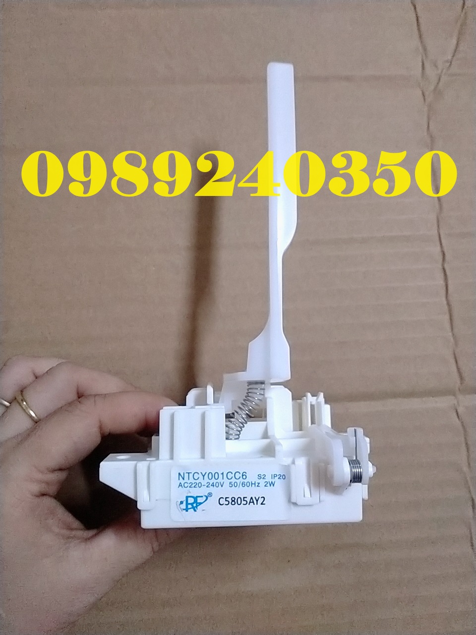 Công tắc cửa máy giặt HITACHI cửa đứng