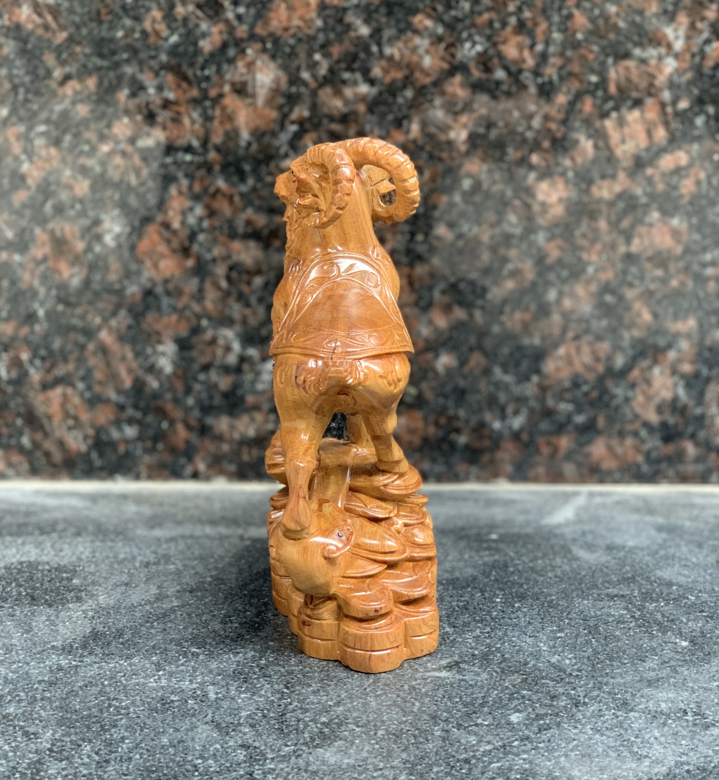 Tượng Dê gỗ bách xanh cao 20 cm
