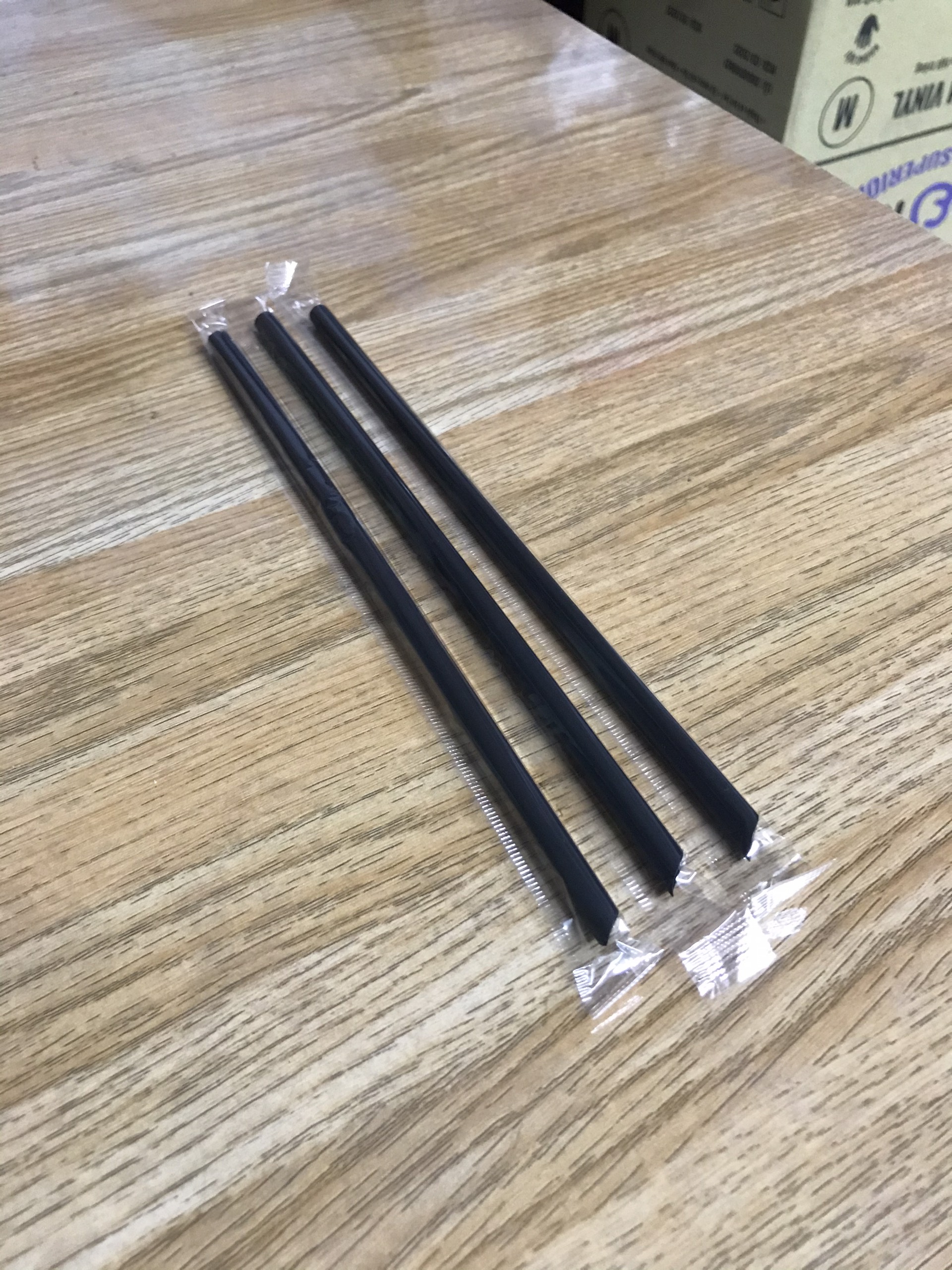 [HCM] 0.5KG ỐNG HÚT ĐEN - ỐNG HÚT THẲNG ĐẦU NHỌN PHI 6 ( CÓ BỌC MÀNG )