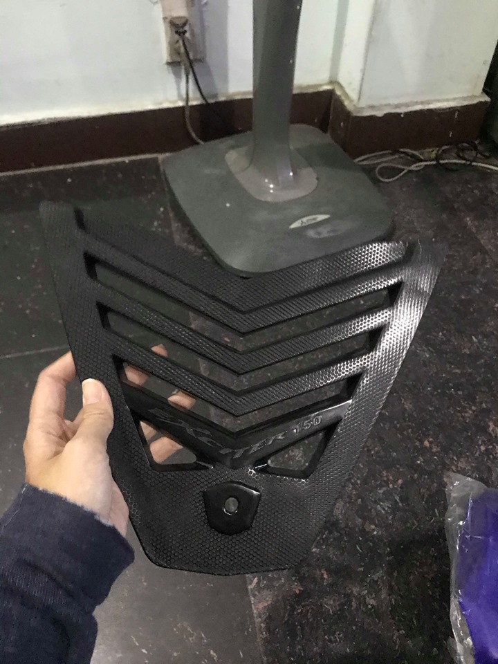Miếng Chắn bùn trước xe Exciter 150 (nhựa nhám đen).