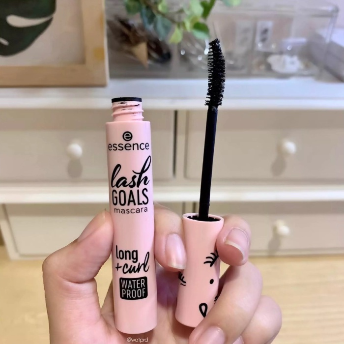 Chuốt mi Essence Lash Goals Mascara Volume & Curl Waterproof 7.5 ml - Lyo