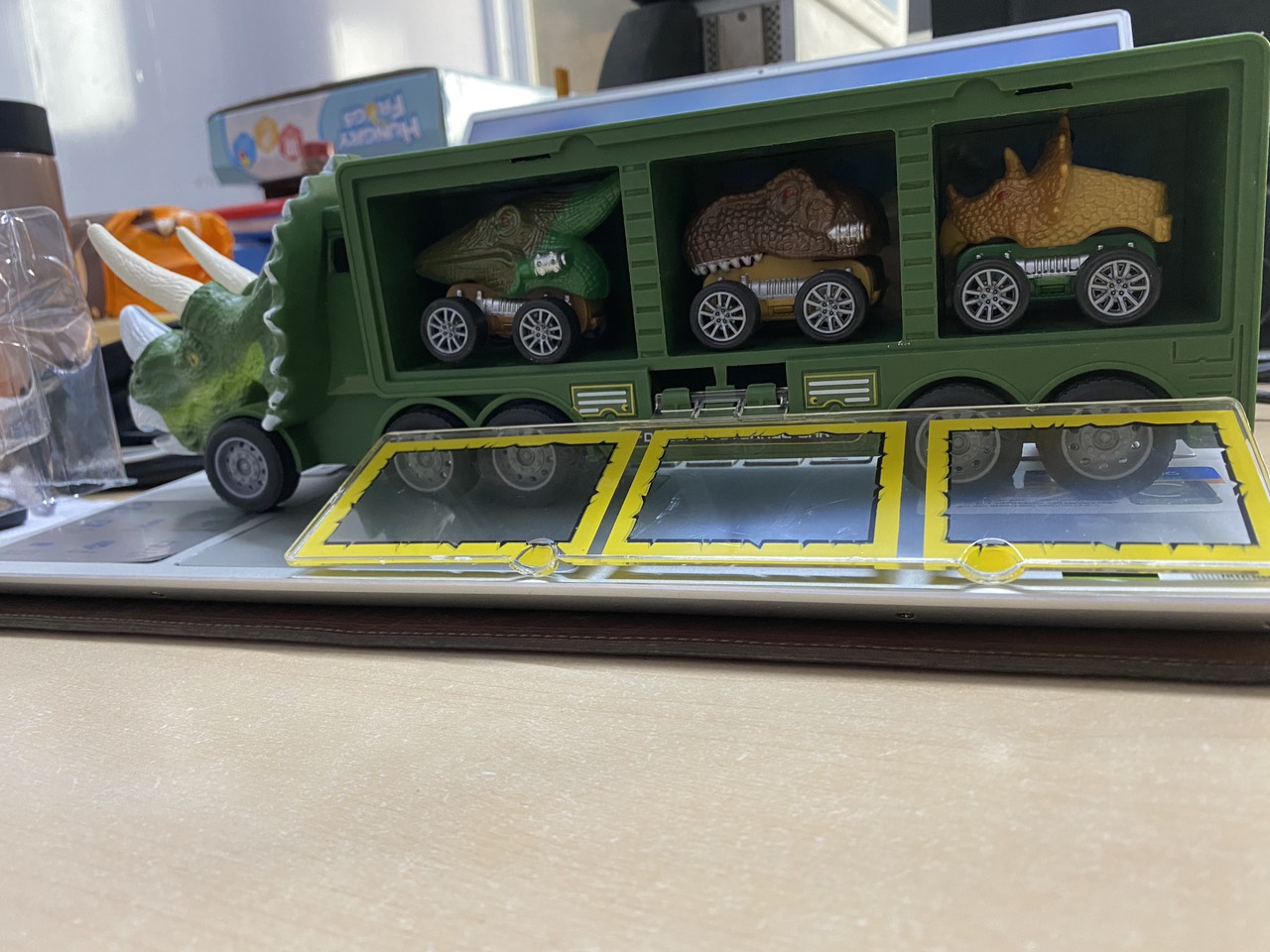 Xe khủng Long chở thú - HUNTERSON TOYS