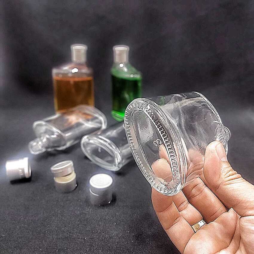 Chai Thủy Tinh Độc Lạ 100ML (combo 2 cái) mẫu dẹt kiểu số 6 nắp nhựa bạc - Chai Thủy Tinh Nhỏ - Vỏ Chai Rượu Mini