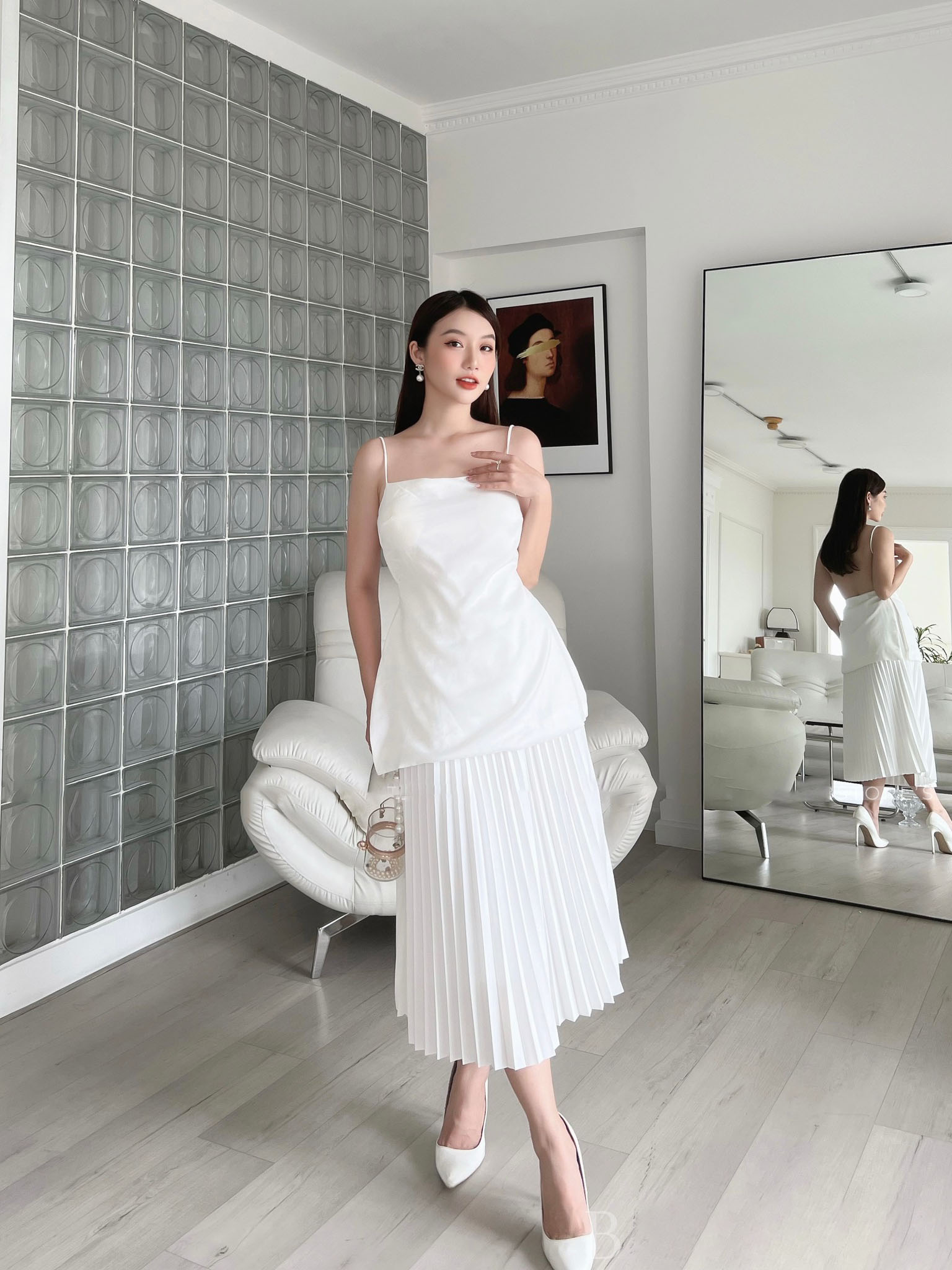 Áo lụa 2 dây hở lưng đính ngọc sang chảnh - Phong cách thời trang