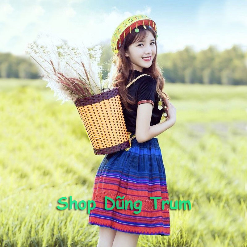 Gùi dân tộc múa hát biểu diễn trang trí quán