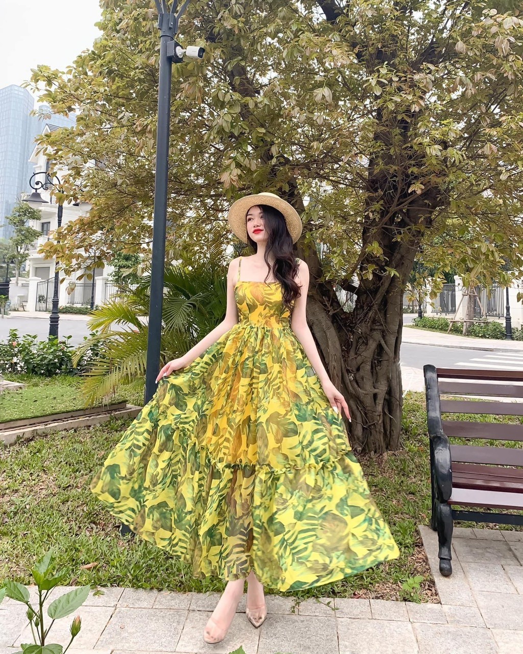 Đầm hoa maxi voan 2 lớp dài 2 dây, có mút ngực may cách điệu xếp ly tầng xinh xắn ld22