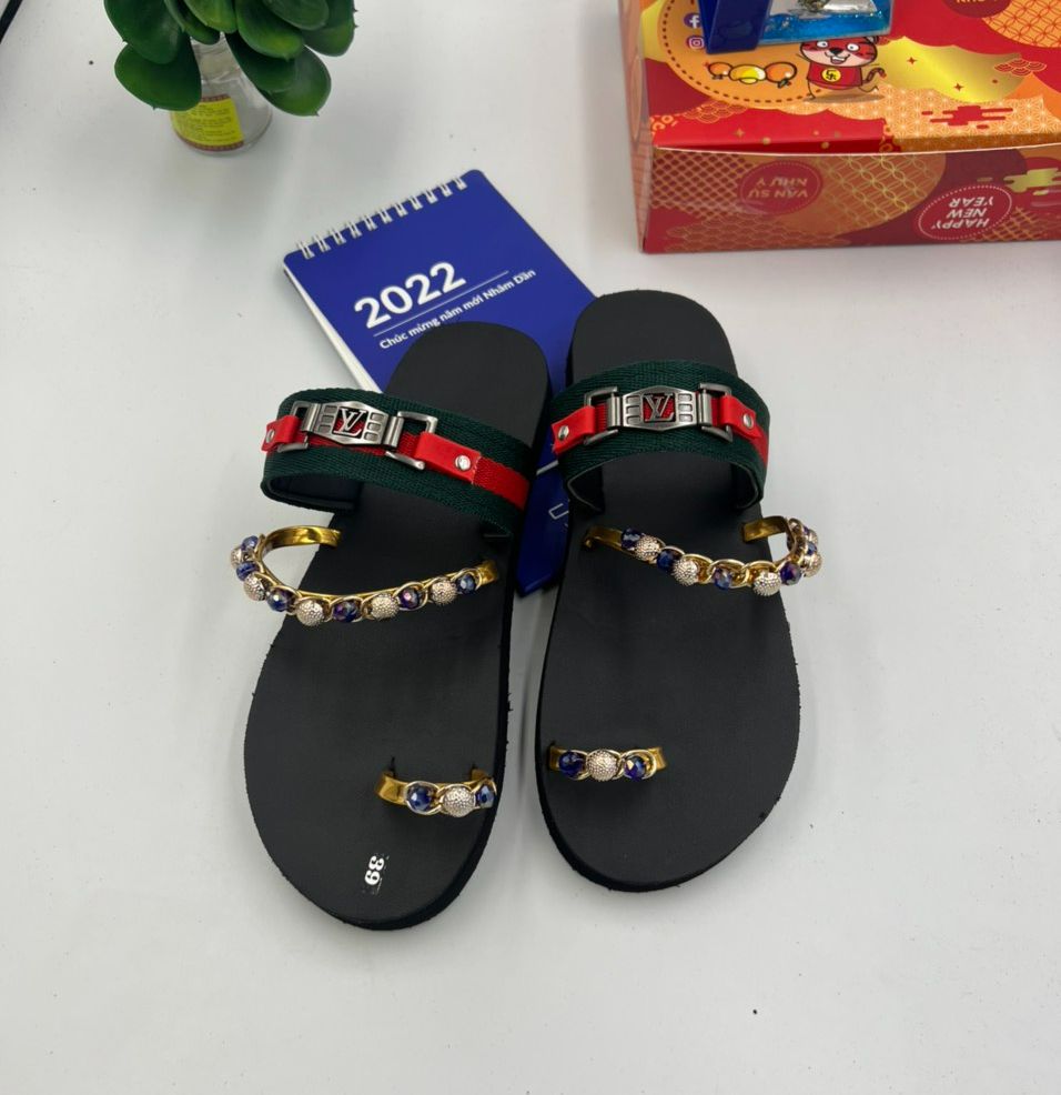 Dép xỏ ngón xoàn nữ ( thới giới dép sandal )