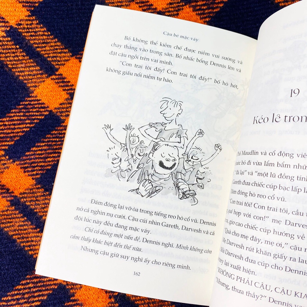 Sách - Cậu bé mặc váy (David Walliams)