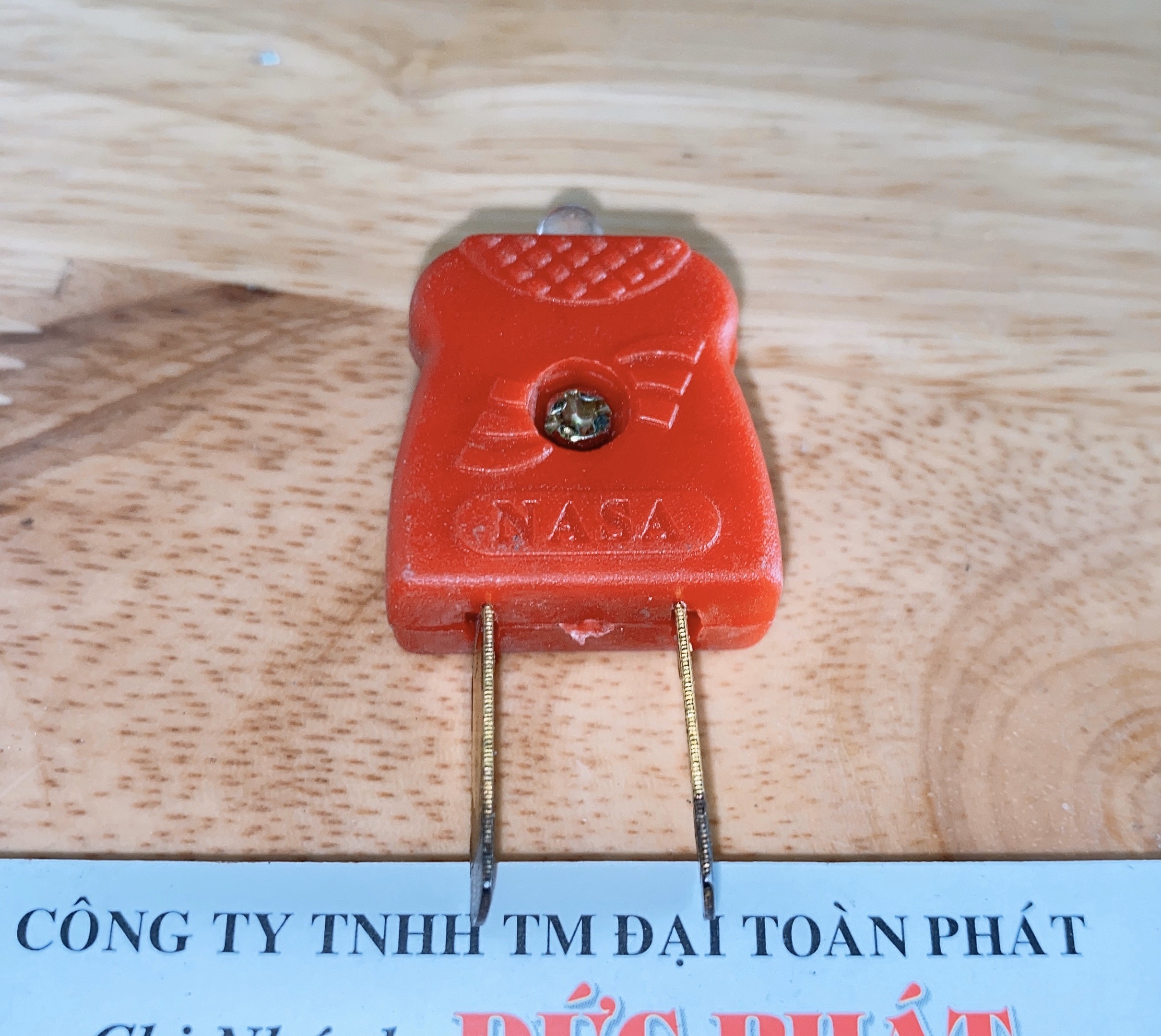 phích thử bóng đèn