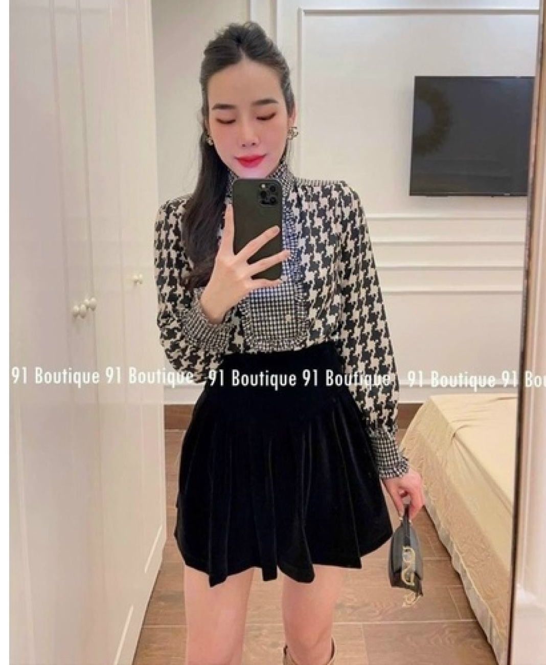 Áo sơ mi lụa kẻ zic zắc cổ bèo