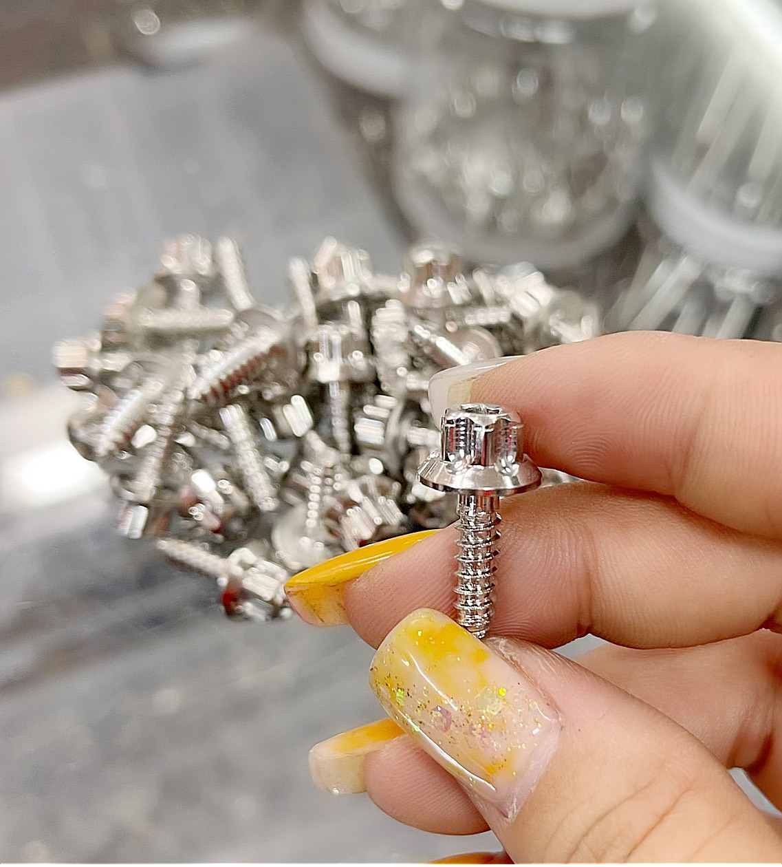 Ốc xoắn dàn áo Hon - áo Ya , ốp pô e ( Đầu Trụ )