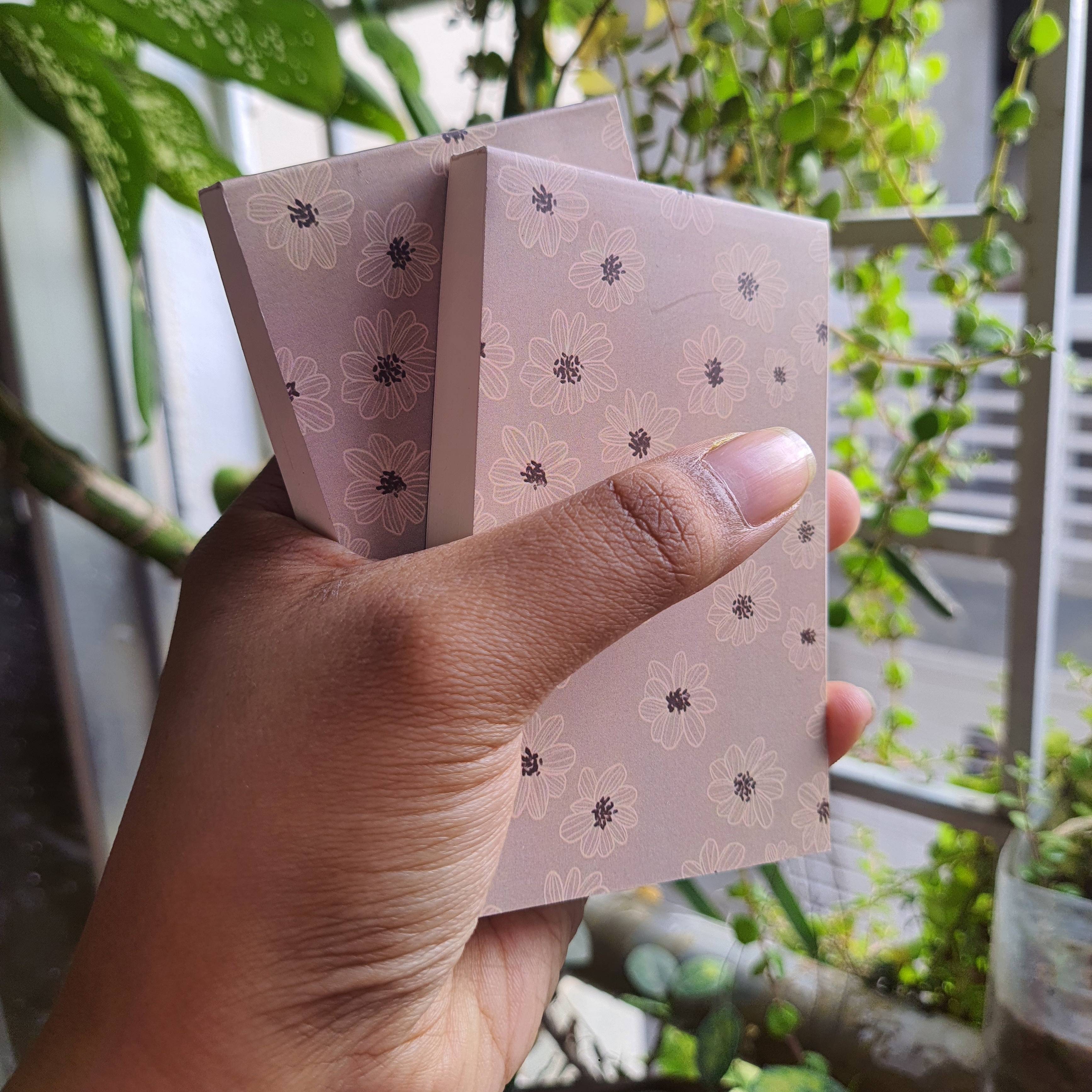 Notepad%20(1%20ps)-Pocket%20size-%20Daisy%20Novel%20-%20Image%202