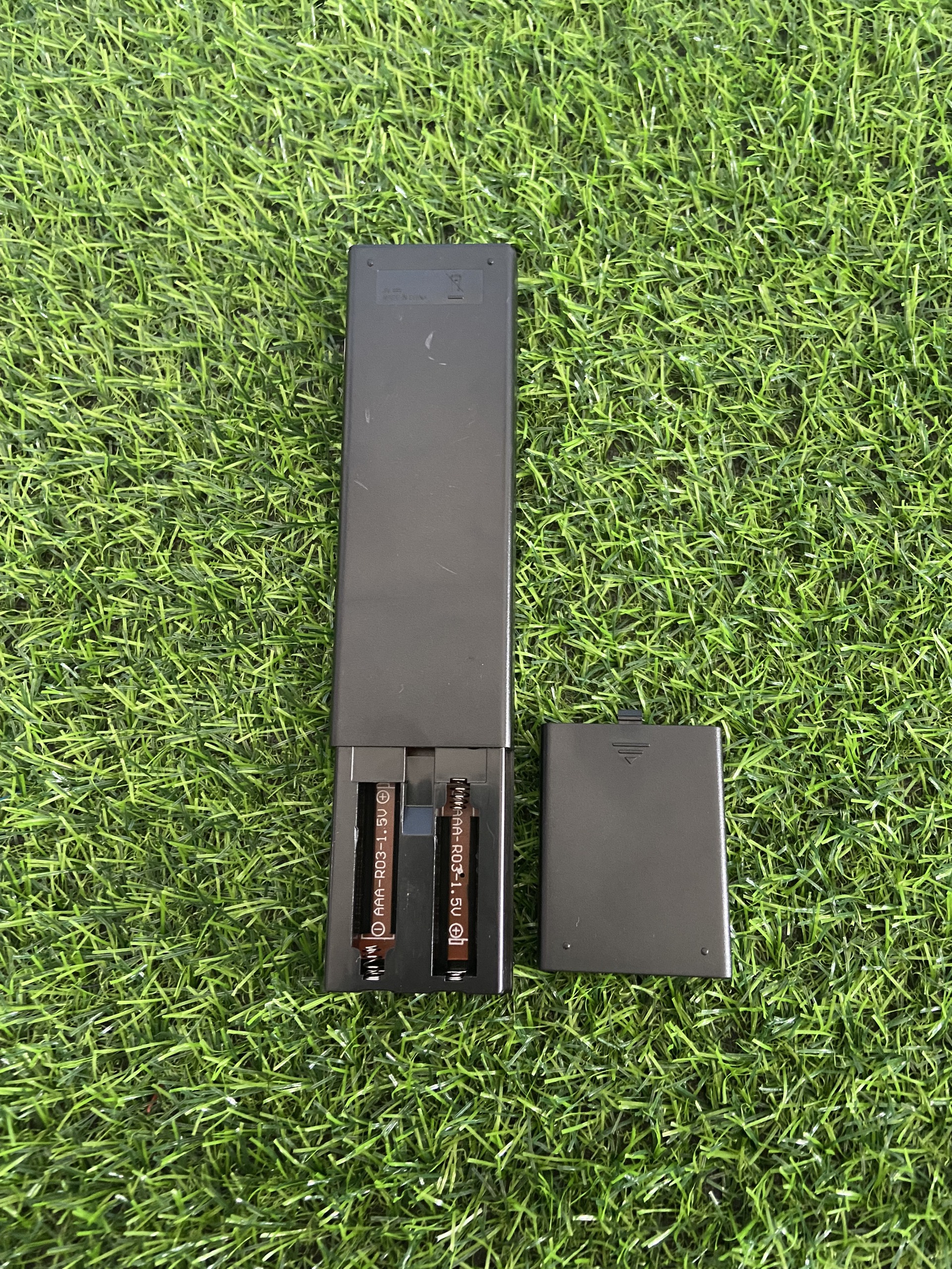 Điều khiển TV Sony 2 nút đỏ . TẶNG 2 PIN
