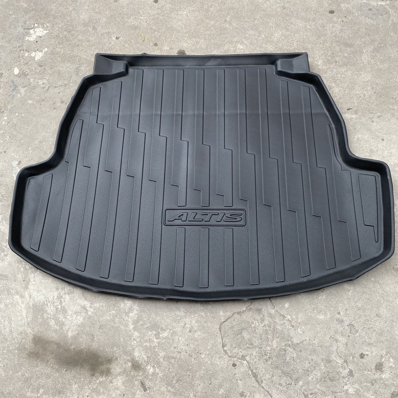 Lót cốp nhựa dẻo đàn hồi xe Toyota Altis đời 2014 2015 2016 2017 2018 2019 2020 chất liệu nhựa TPO cao cấp chống thấm nước, không mùi, có độ bền cao bảo vệ cốp nỉ một cách hoàn hảo, dễ dàng vệ sinh lau rửa