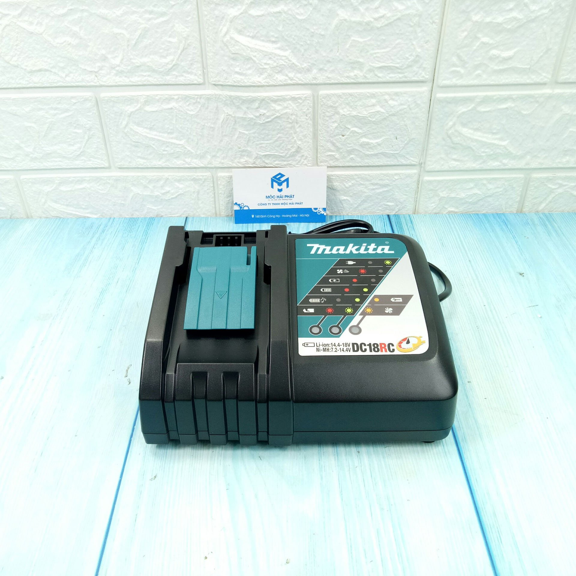 Đế sạc pin Li-Ion nhanh Makita DC18RC
