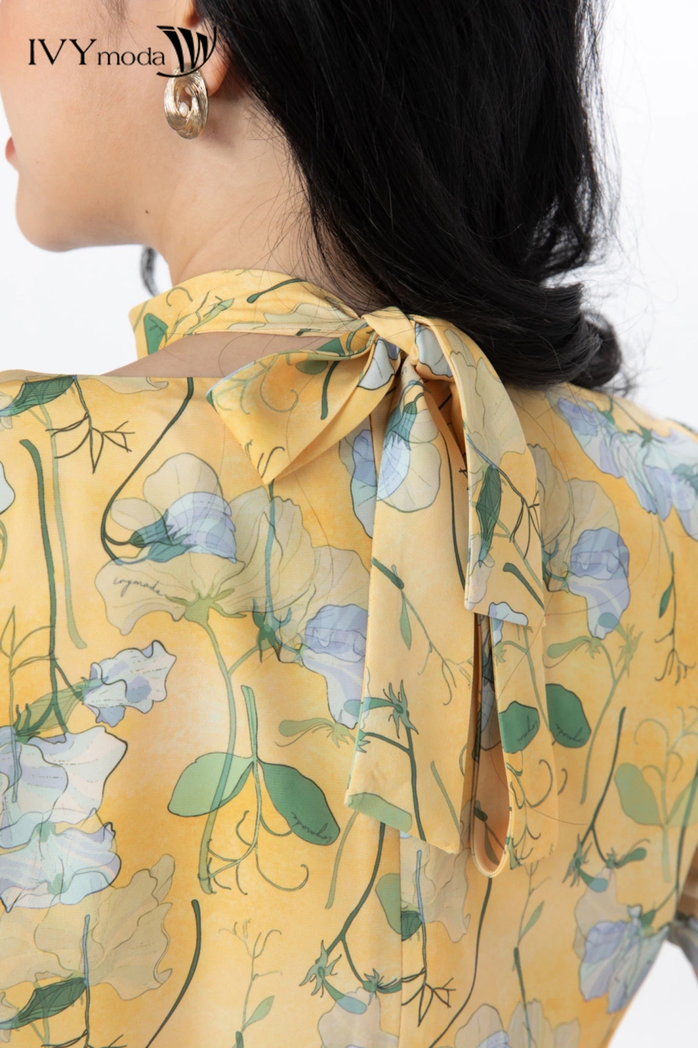 Đầm lụa Cut-Out nhấn eo IVY moda MS 48M7493