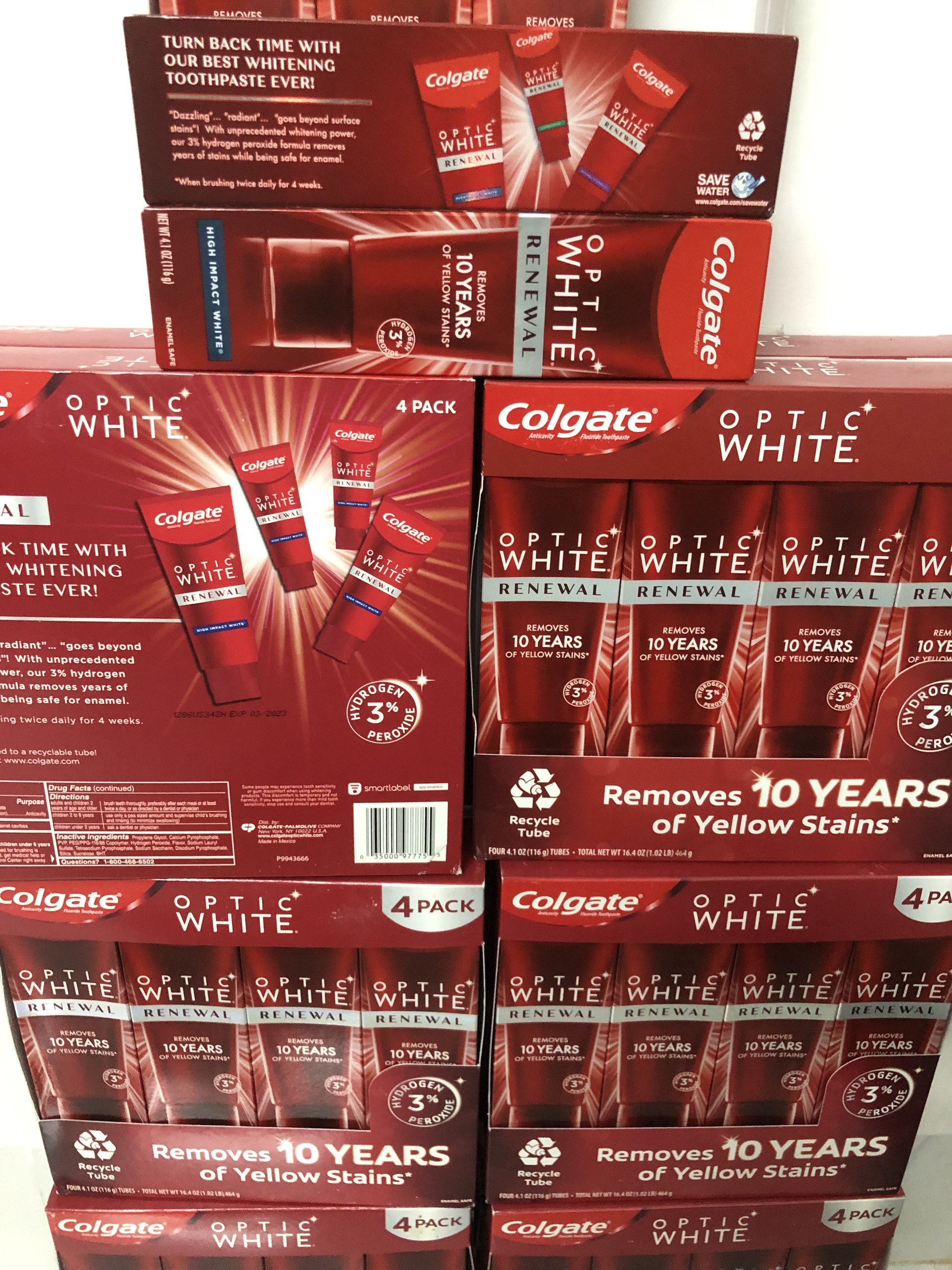 Kem đánh răng Colgate Optic White Renewal 116g Mỹ