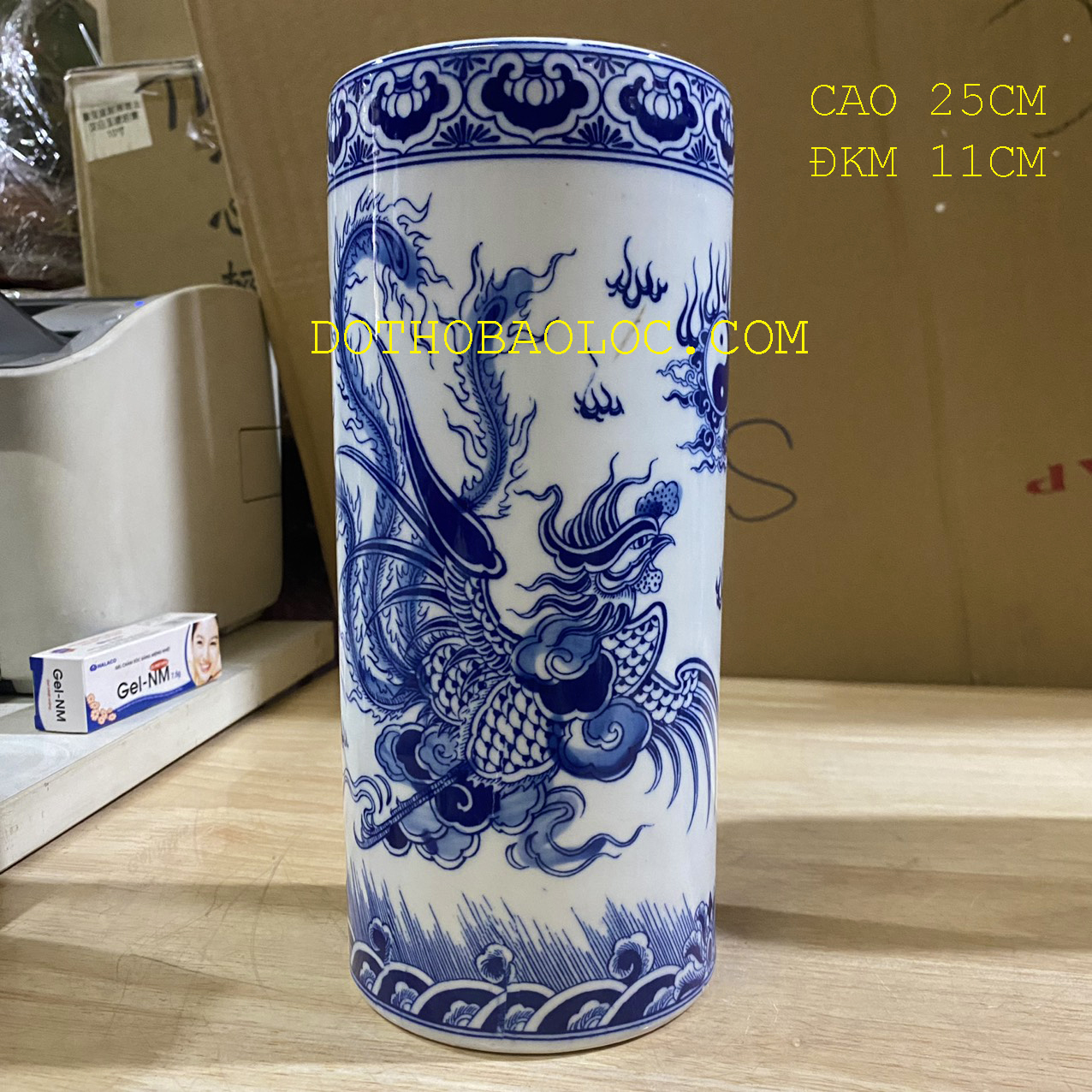 Ống đựng nhang bằng gốm sứ Bát Tràng họa tiết rồng phụng 2 cỡ: Cao 25cm và 25.5 cm