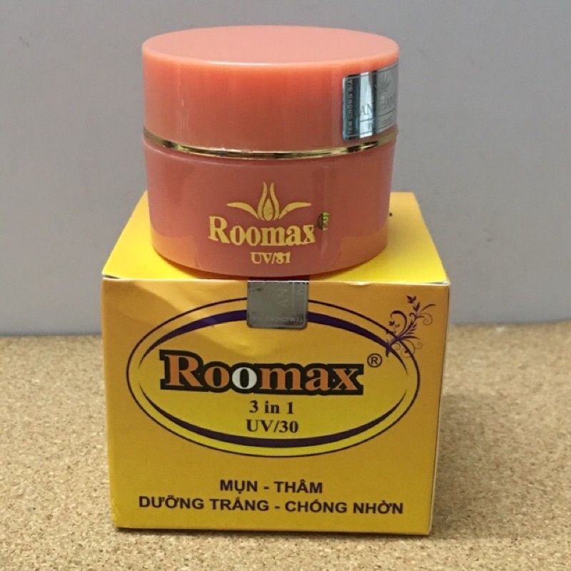 Kem mụn thâm dưỡng trắng da chống nhờn roomax 3in1 uv/30 10g màu vàng