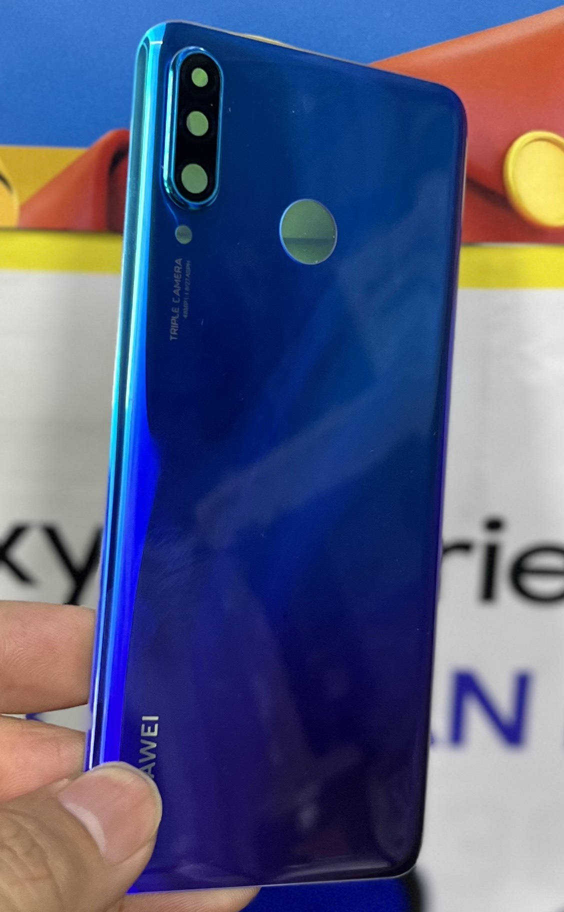Nắp lưng sau Huawei P30 Lite có kính camera