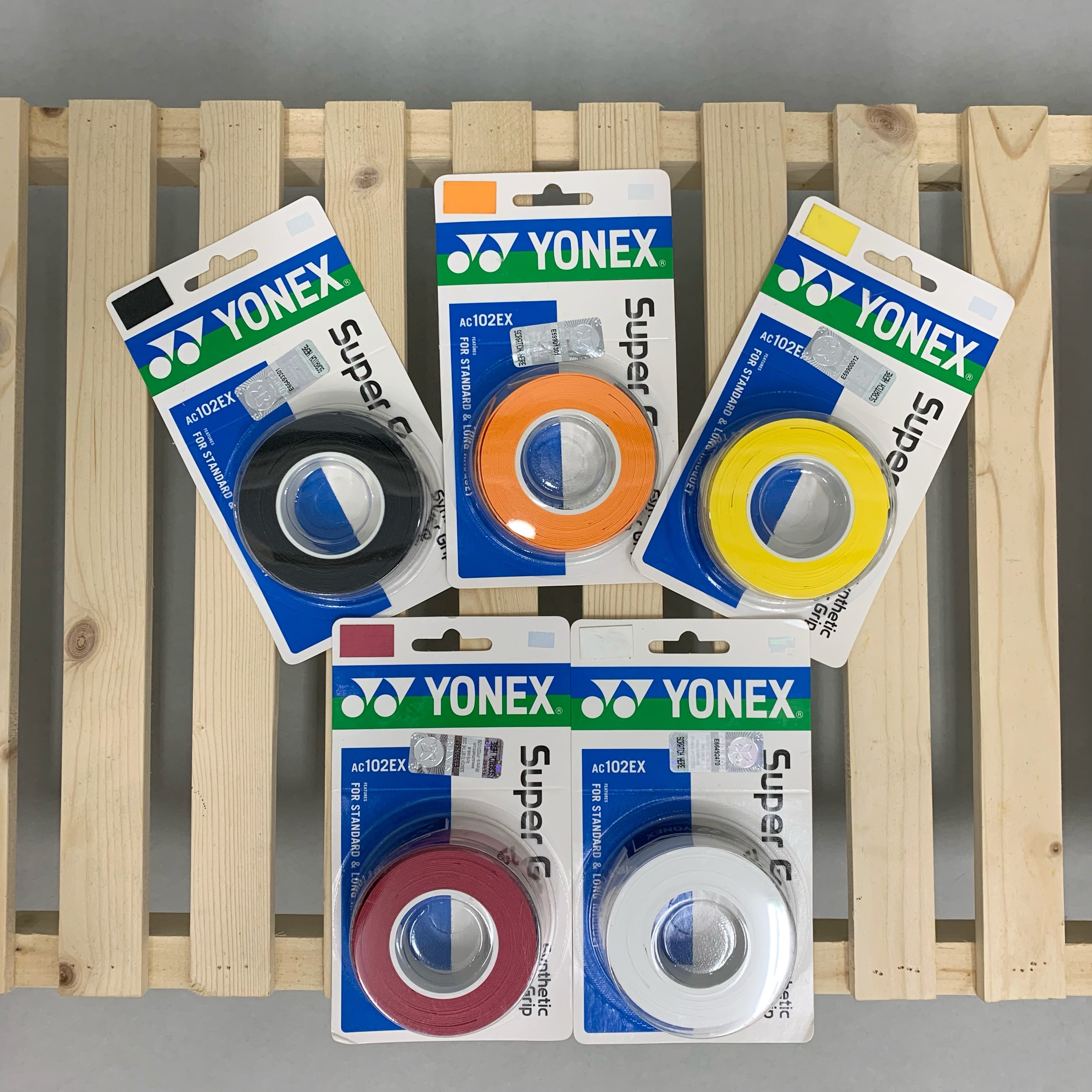 Quấn Cán Vợt Cầu Lông, Tennis Yonex 3in1 AC102EX  Êm Tay, Chống Trơn Trượt CH084 (1 Hộp 3 Cuộn - Giao Màu Ngẫu Nhiên)