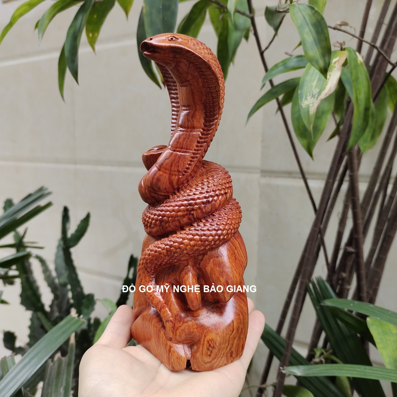 Tượng con rắn gỗ hương cao 20 cm
