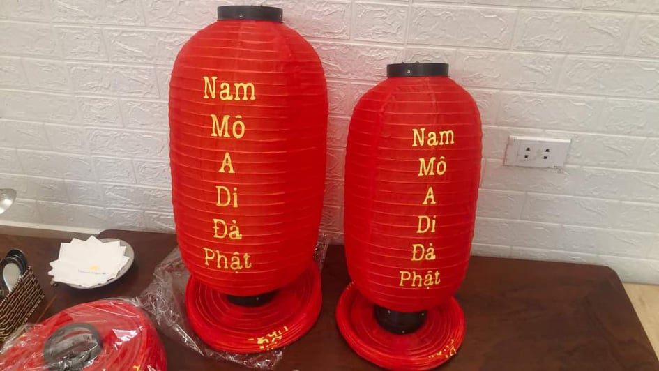 Đèn lồng in hồng danh hiệu A di đà phật