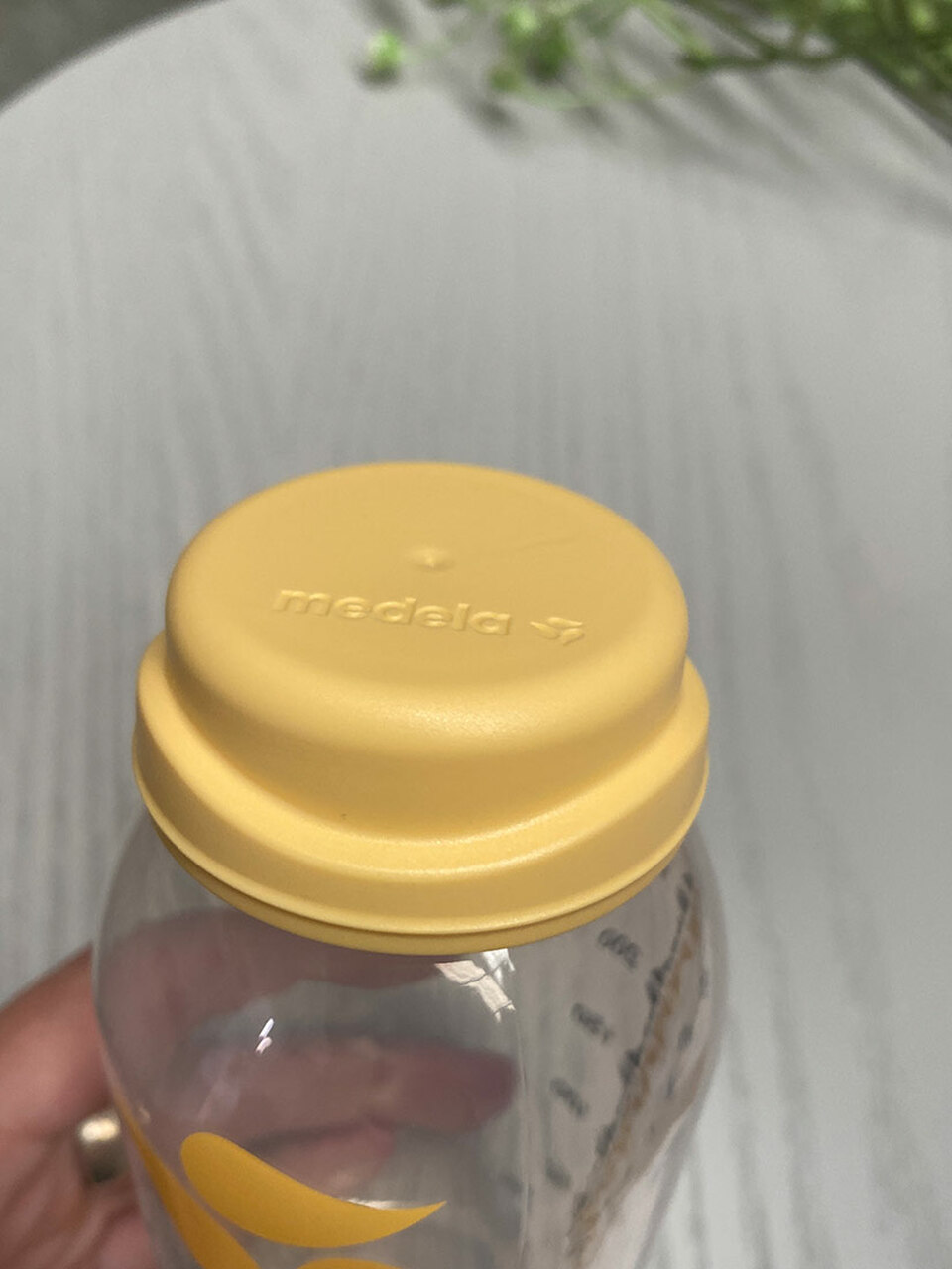 Nắp vặn bình sữa Medela