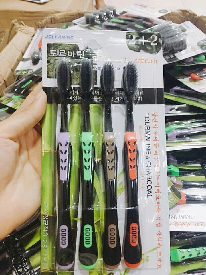 Combo 4 Bàn Chải Đánh Răng Than Tre Hoạt Tính