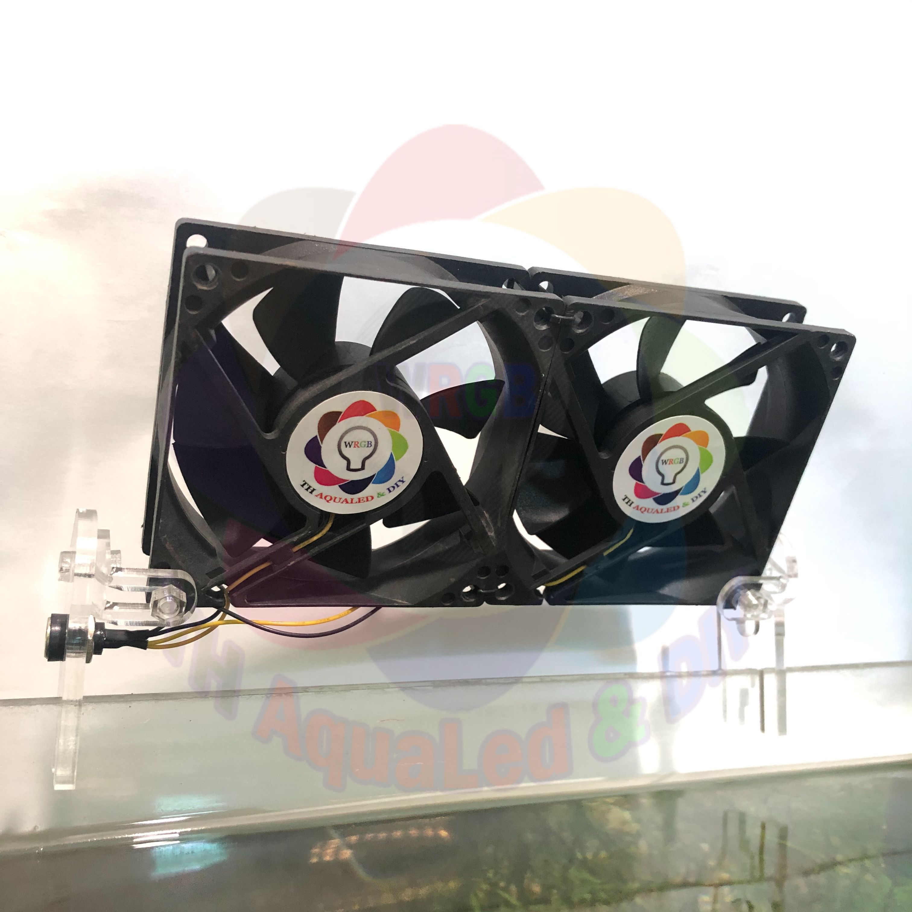 Bộ Quạt làm mát cho hồ thủy sinh gắn thành hồ, sử dụng nguồn DC 12Volt. Bộ 1,2,3 quạt tùy chọn.