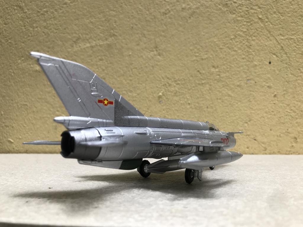 •	Máy bay mô hình MIG-21 VIỆT NAM 1:72