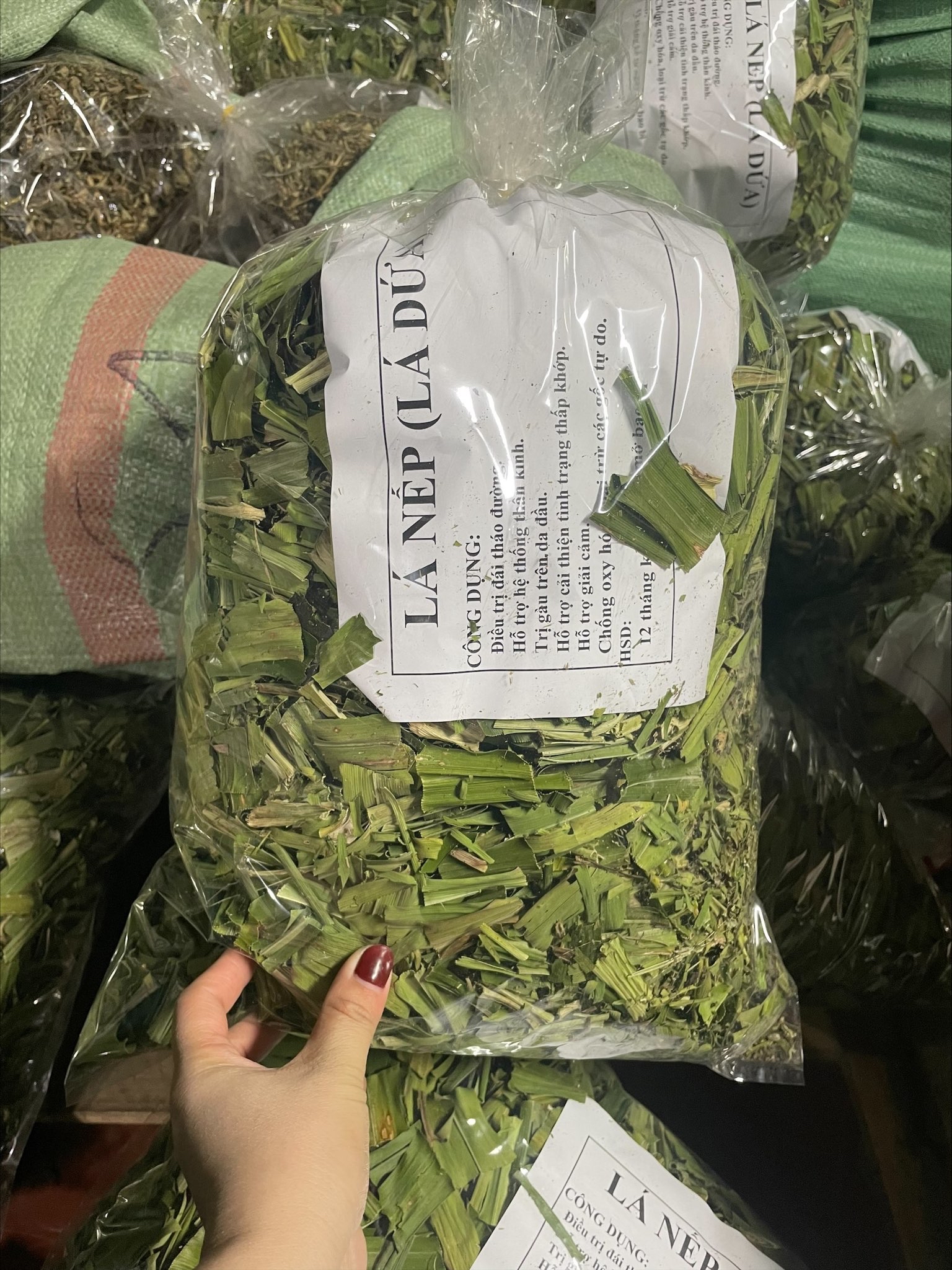 100GR Lá nếp sấy khô ( lá dứa sấy khô)