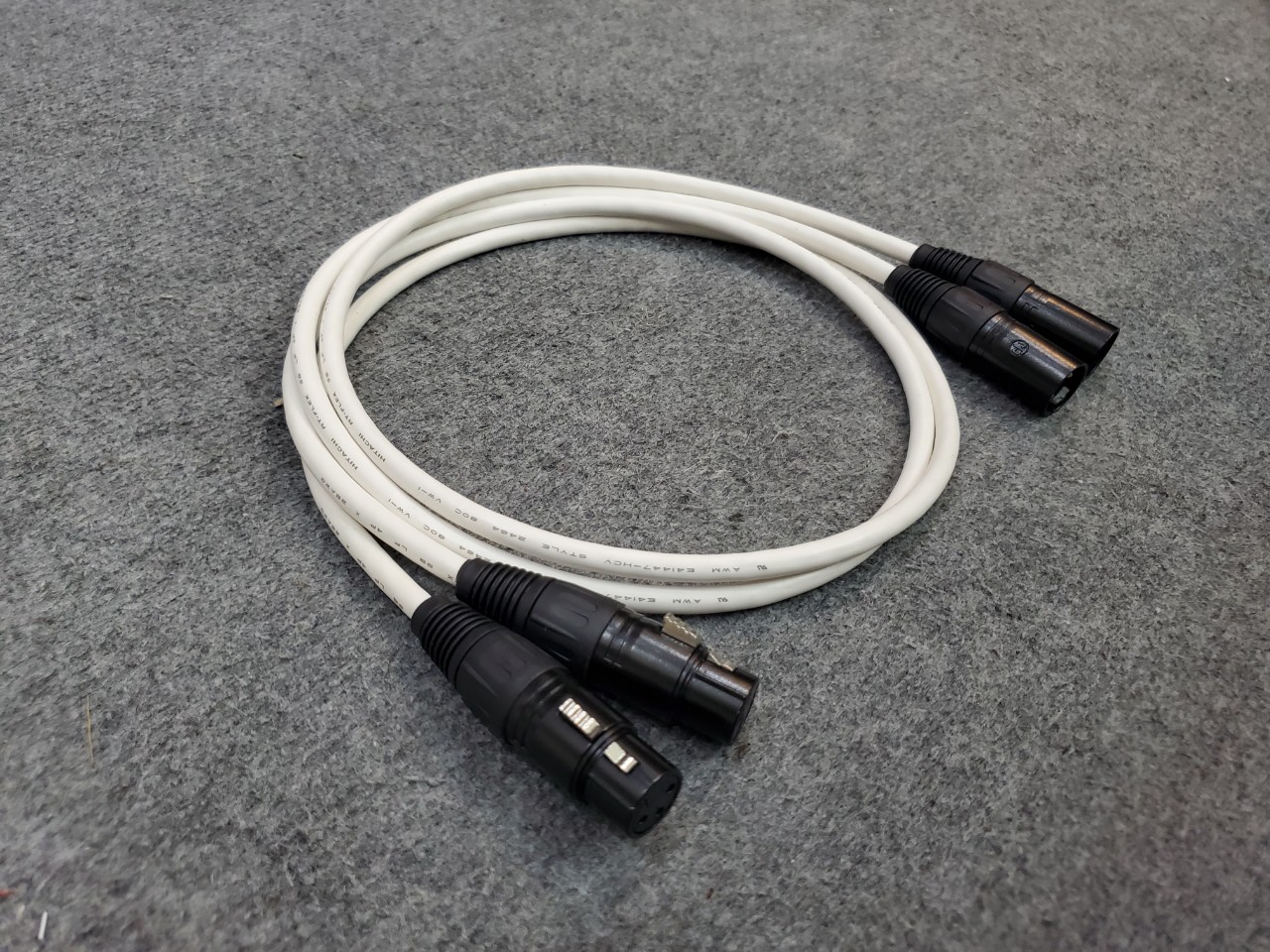 Cặp Dây Canon Hitachi Nhật White