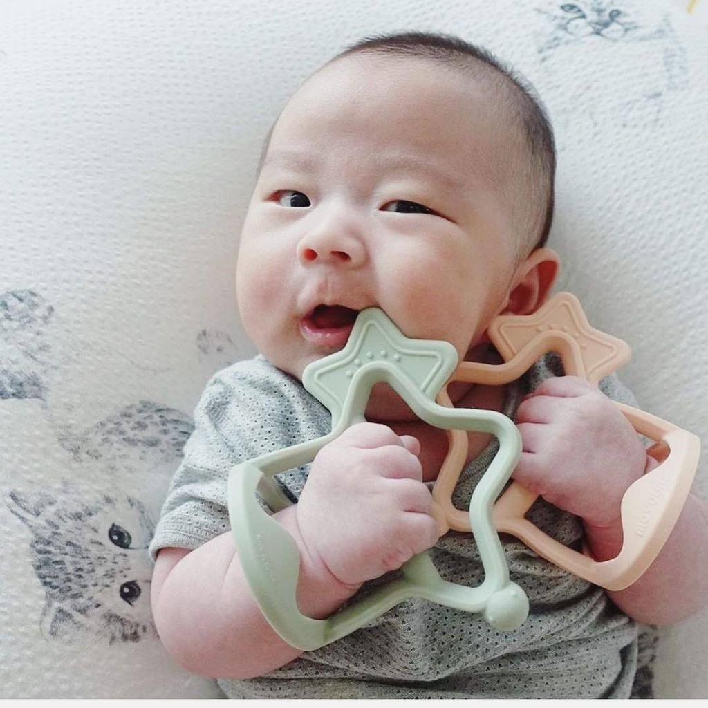 Gặm nướu Moyuum Hàn Quốc cao cấp cho bé