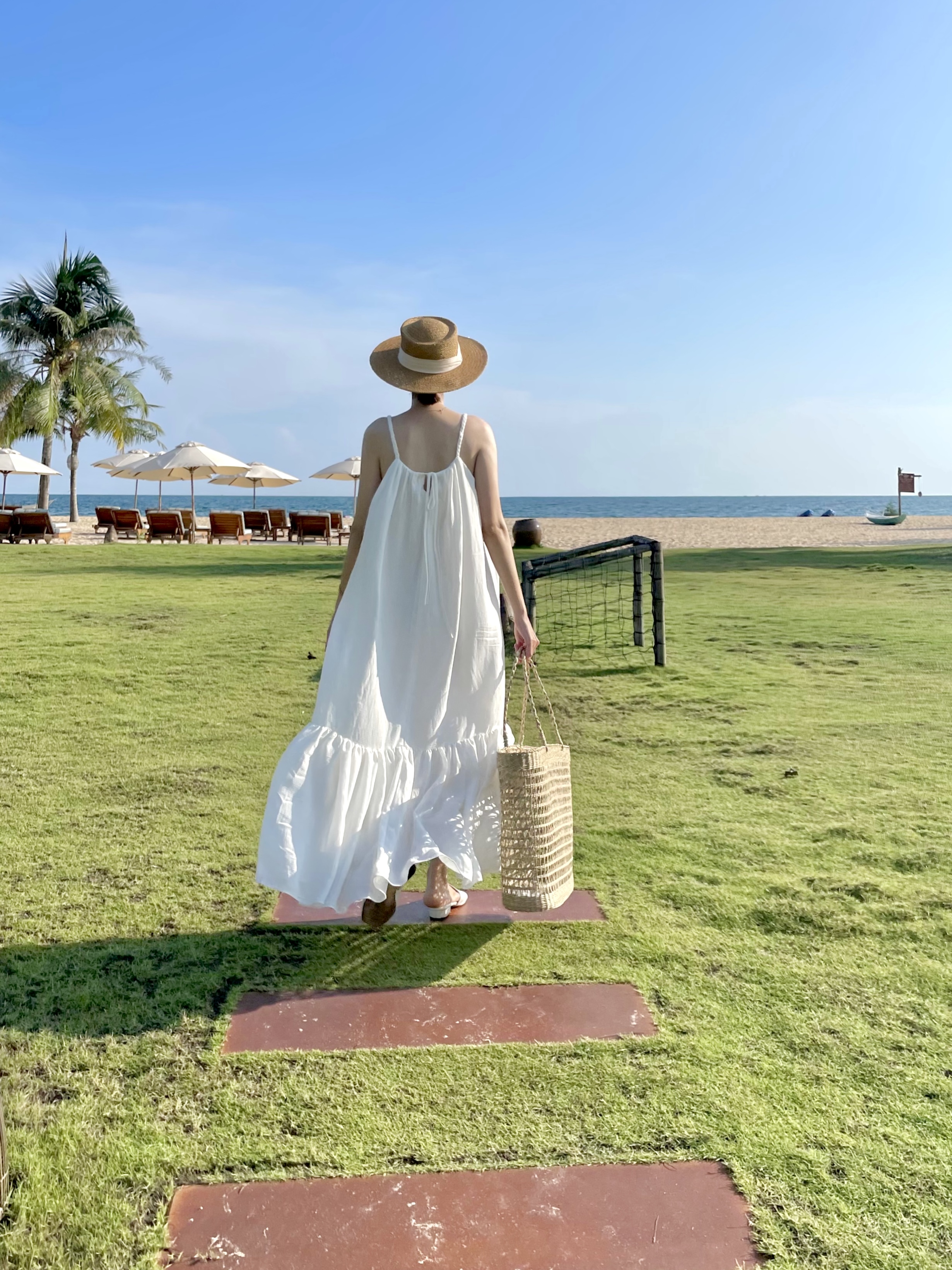 Ria de Leidi - Đầm maxi cổ yếm màu trắng