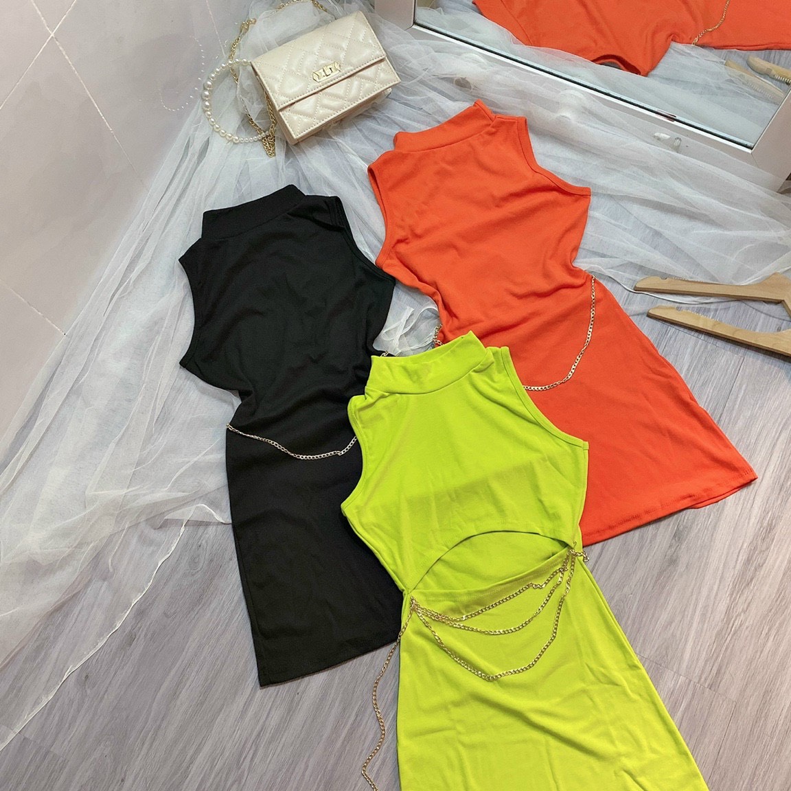 Đầm khoét eo đính dây xích ôm body 4 màu basic hot hit dễ phối đồ