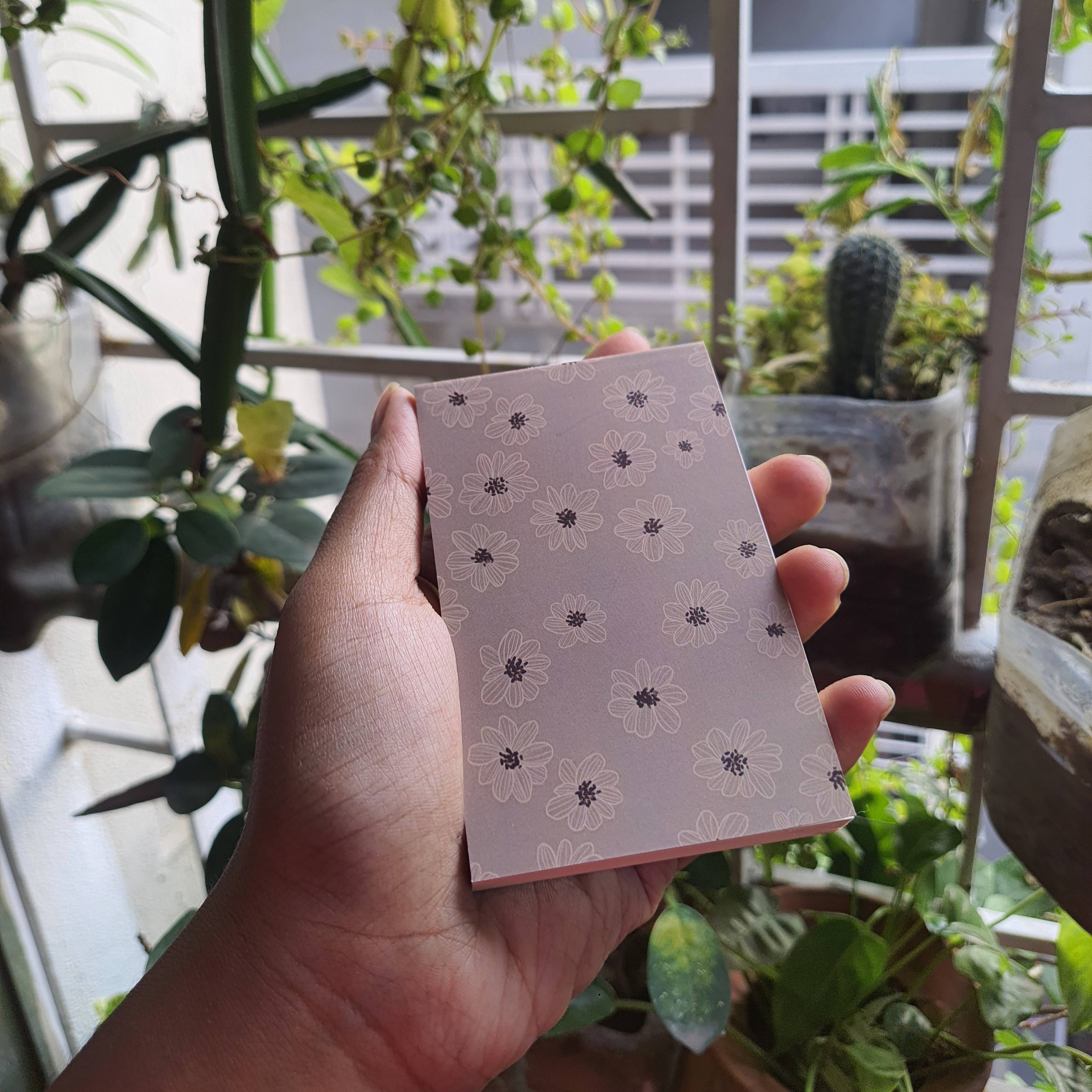 Notepad%20(1%20ps)-Pocket%20size-%20Daisy%20Novel%20-%20Image%204