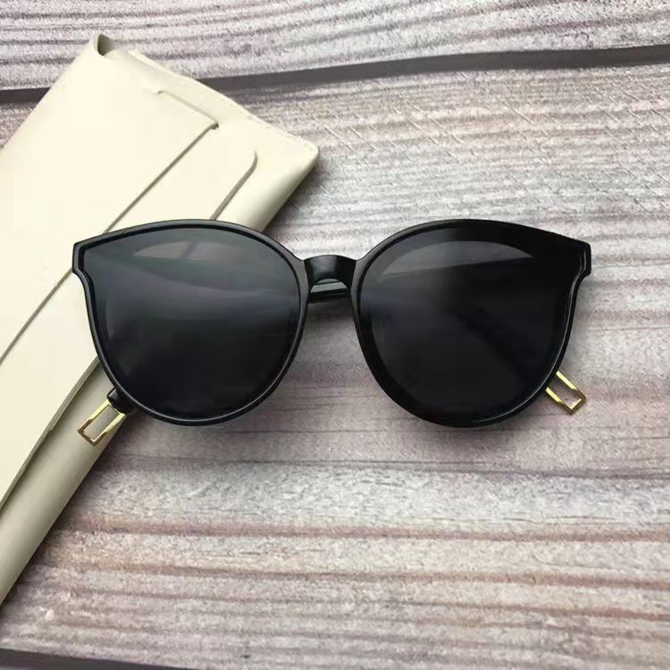 Kính mát nữ thời trang phong cách Hàn Quốc bảo vệ mắt chống tia UV, kính râm nữ mắt mèo đẹp giá rẻ siêu hot phù hợp đi chơi đi biển chống chói mắt và khói bụi 035