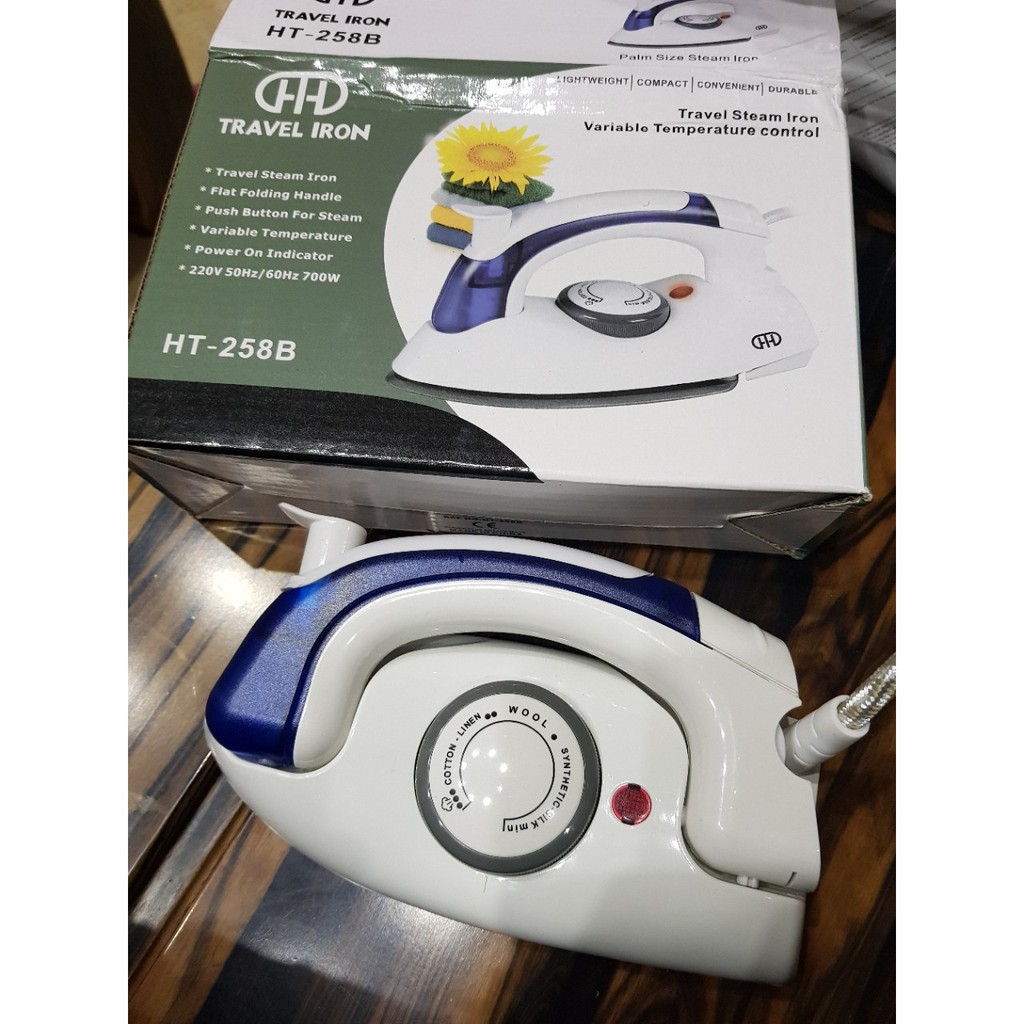 Bàn là mini cầm tay tiện dụng