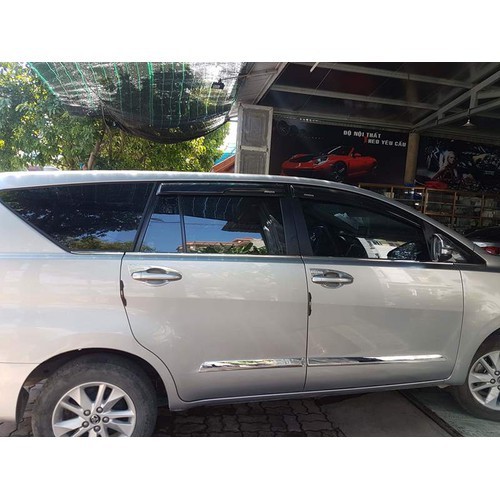 Ốp nẹp chân kính inox xe innova 2017-2018-2019-2020-2021-2022 hàng đẹp, sáng bóng