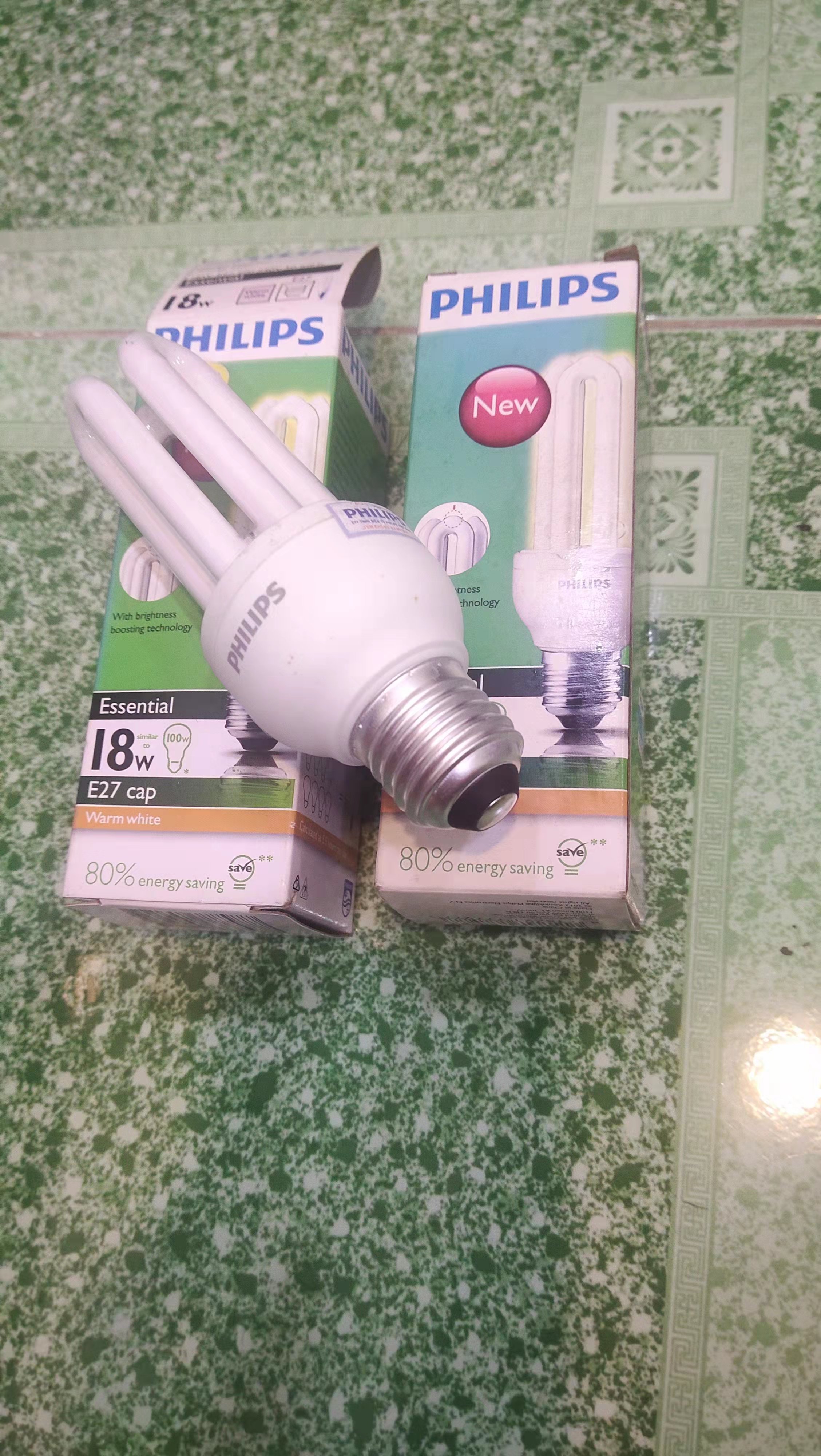 1 bóng đèn LED PHILIPS 18W tiết kiệm điện 80%
