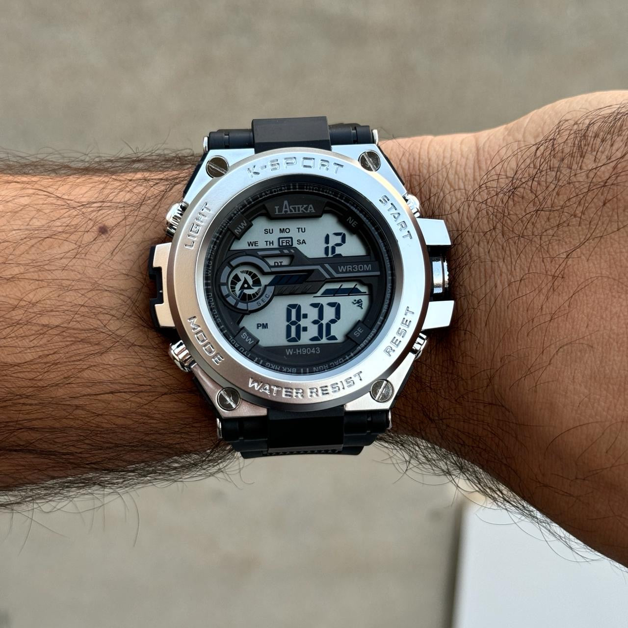 Lasika%20LED%20Sports%20Digital%20watch%20For%20Men,%20Boys%20&%20%20Kids%20-%20Waterproof%20High%20Quality%20Material%20-%20Random%20Multicolor%20&%20Multi%20Design%20Art%20#%20SS%20-%20Lasika%20Sport%20Watch%20-K-SportChWR30-90700-0080a%20-%20Image%202