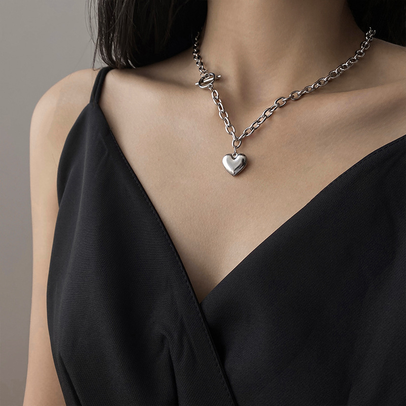 【Hottest Trends】American-style Metal Love Sweat Necklace Women's Summer Accessories High-end Sense Niche Thick Chain Clavicle Chain Hip-hop Neck Chain. 