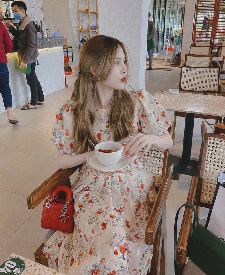 váy voan hoa đỏ