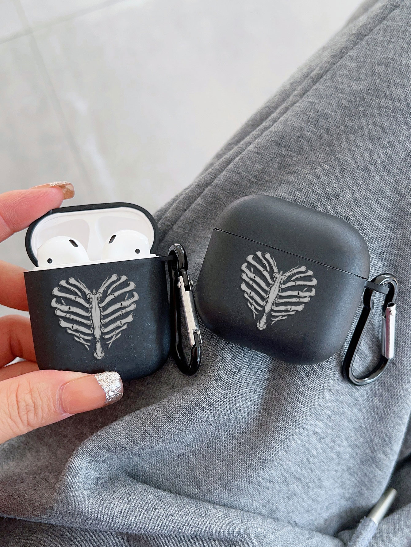 【In-Stock】 Spider case Case with bones for 4th 1 2 3 Pro 2 Case with Pendant Keychain.