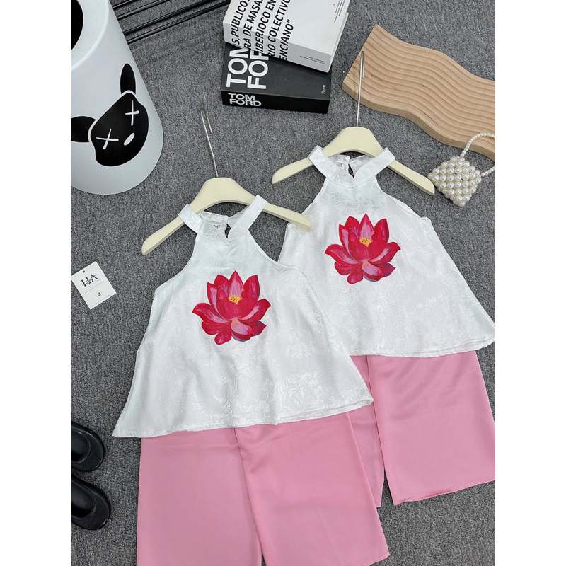 Set áo cổ yếm trắng Sen quần lụa hồng cho bé gái