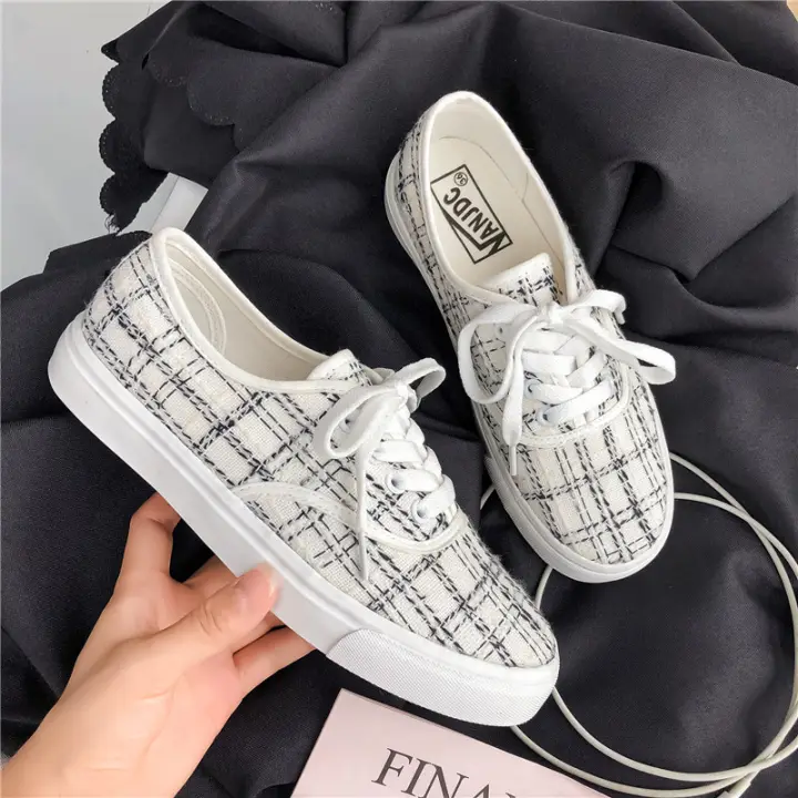 womens flat sneakers