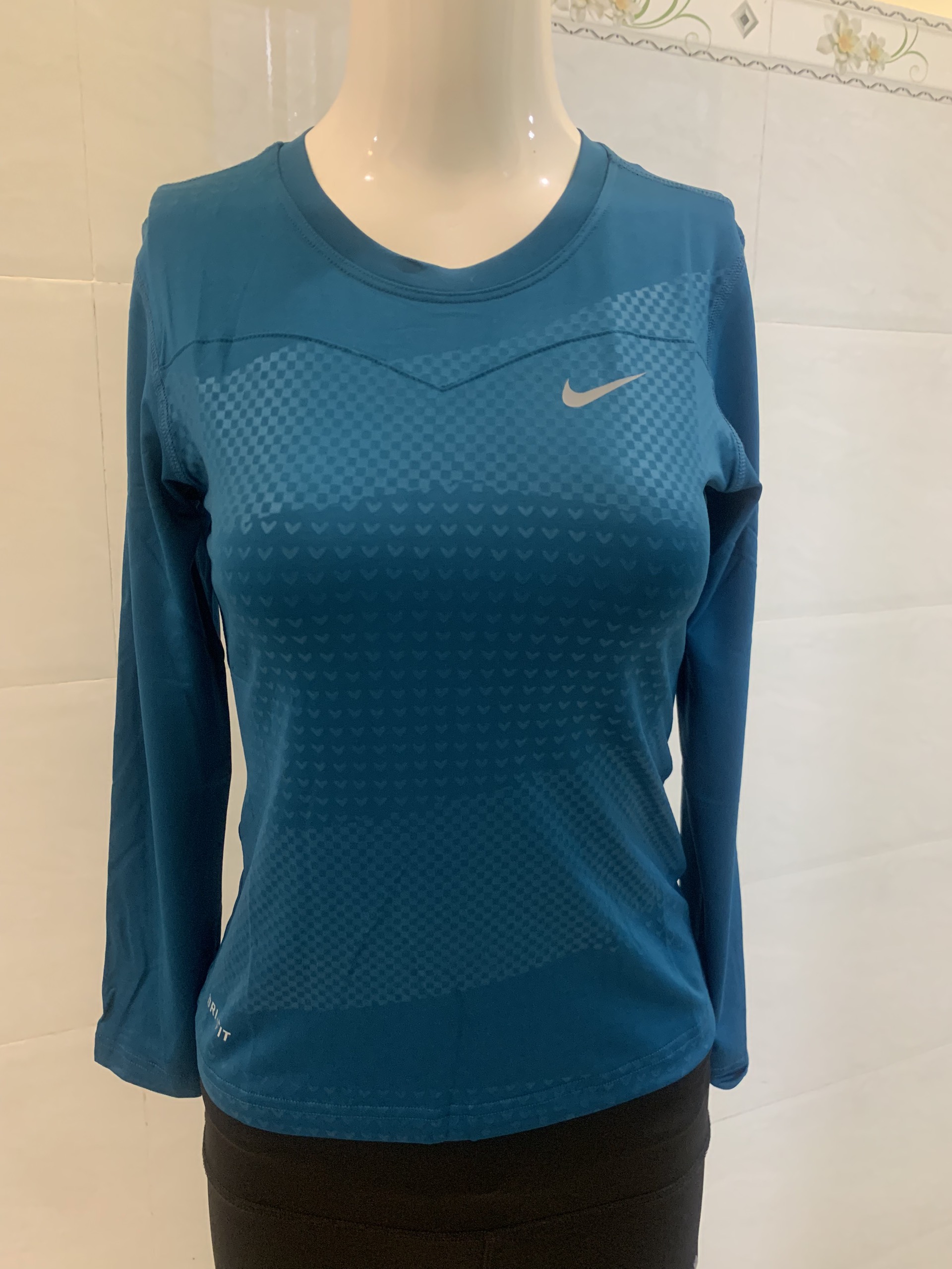 Áo Thun Nữ Dài Tay Đa Năng Đi Nắng, Tâp Thể Thao,Đi Học  Vải Thun Lạnh Co Giãn 4 Chiều ( Áo Nữ Giá Rẻ )