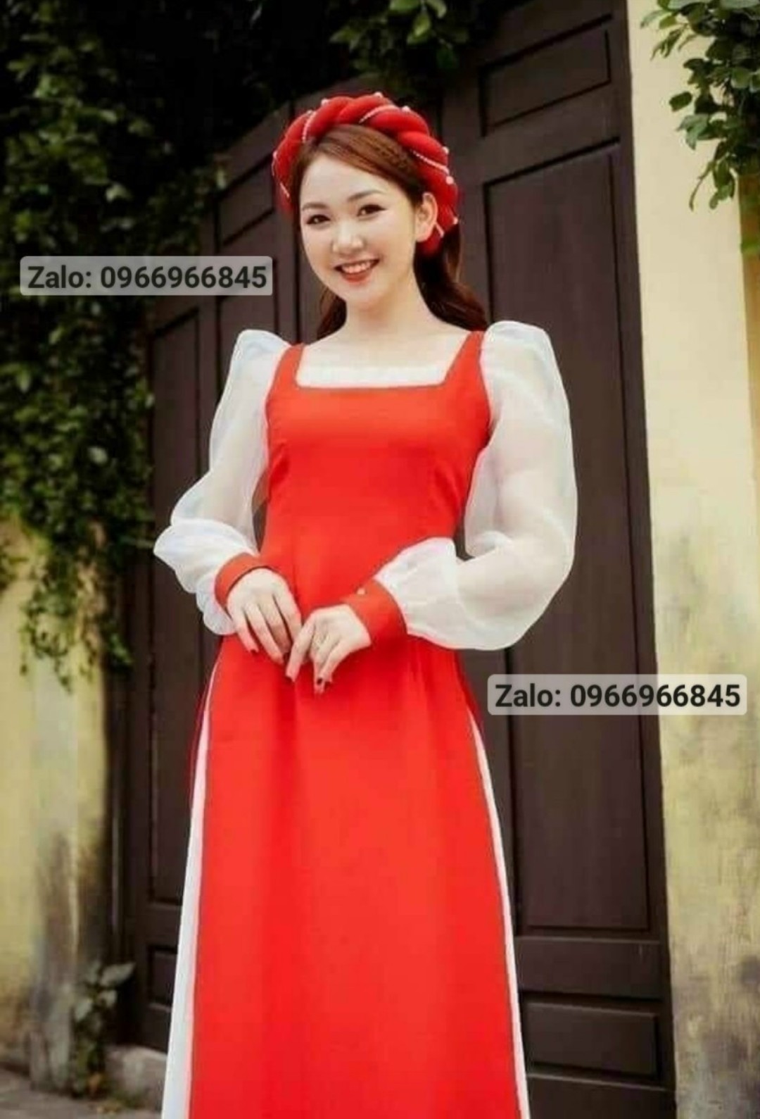 Áo dài đỏ cổ vuông may tay bồng cách điệu màu trắng